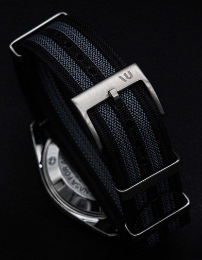 NATO-Uhrenarmband „The Double-O“ – 20 mm, Nylon, Schwarz-Grau